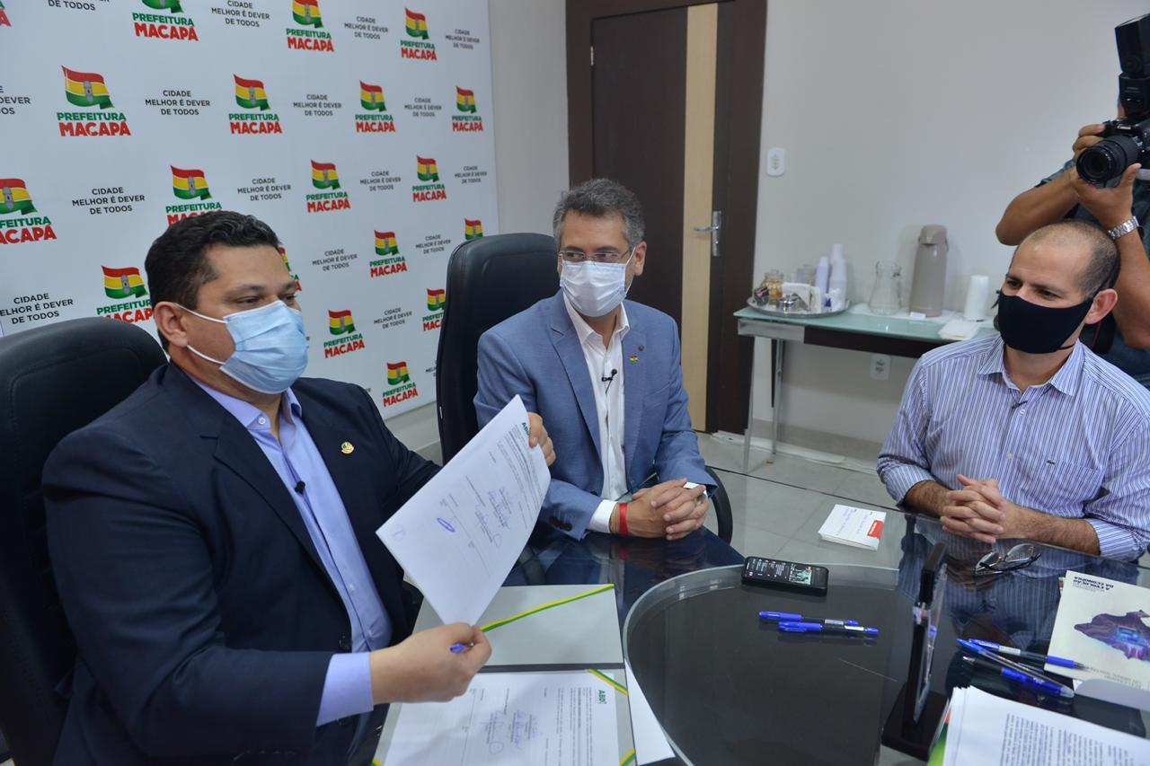 Senador e prefeitura de Macapá assinam convênio com a ABDI para implantação do primeiro laboratório de Cidades Inteligentes da região norte-brasileira