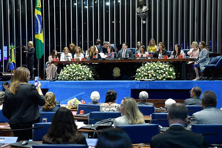 Davi preside sessão de homenagem a 24 notáveis na luta pelos direitos humanos