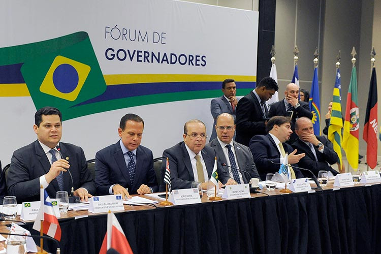 Presidente do Senado participa de Fórum de Governadores