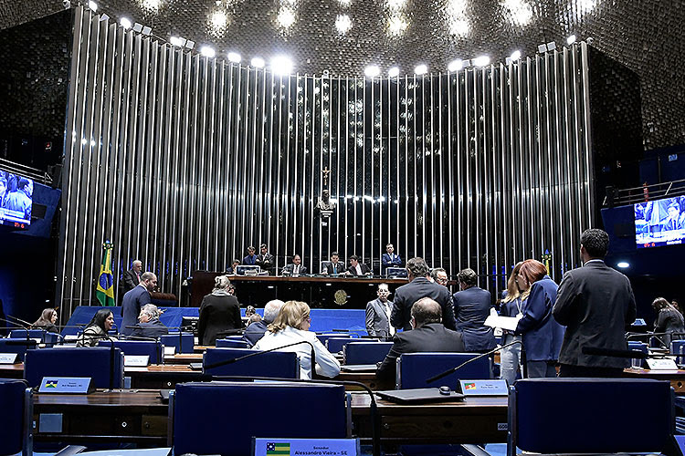 Em aniversário da Lei Maria da Penha, Senado aprova novas medidas protetivas à mulher