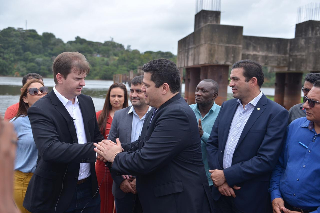Davi, acompanhado de ministro do Desenvolvimento Regional e Bancada do Amapá, visita obra da ponte do Rio Jari-AP