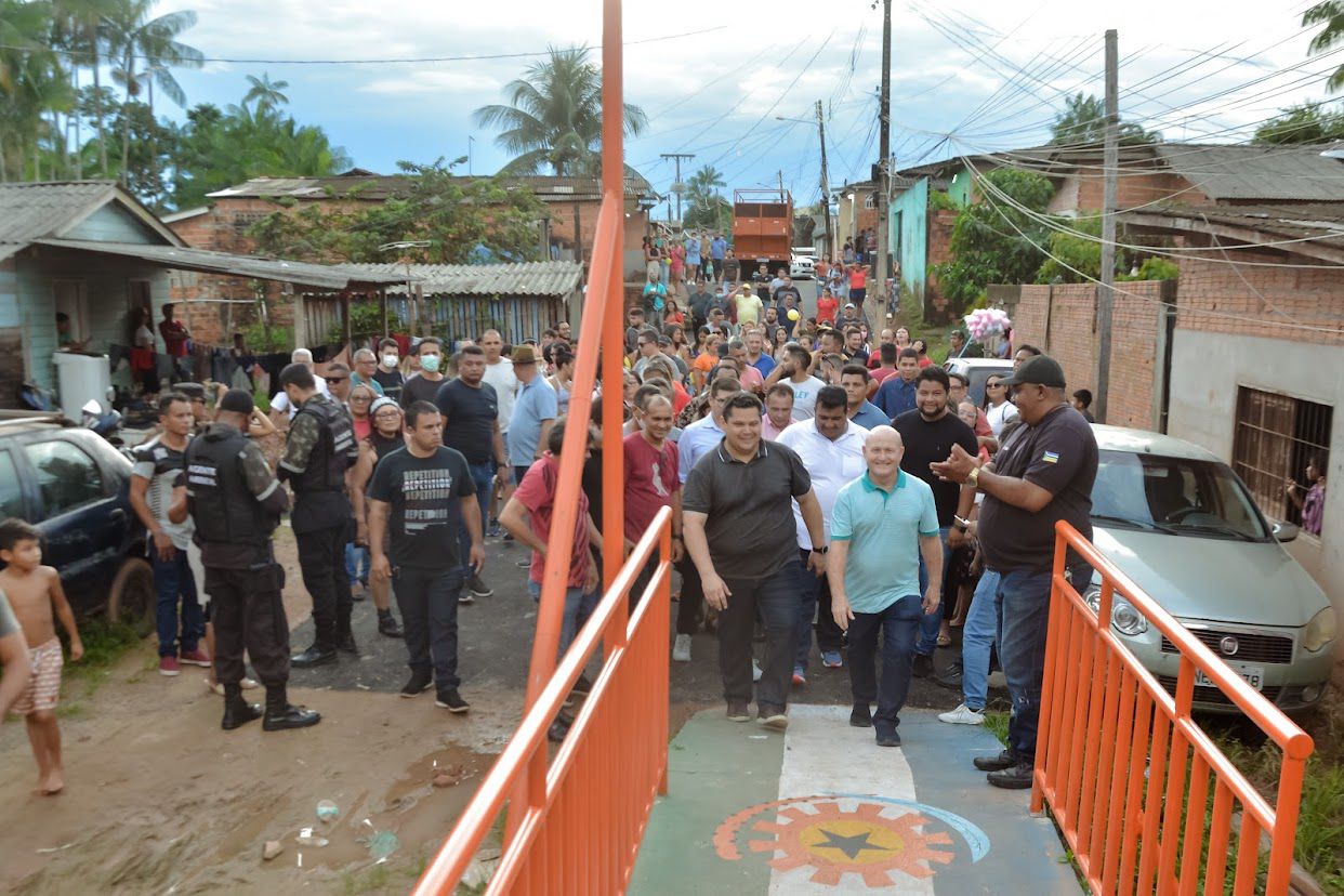 Provedor I: Davi e Bala entregam passarela de concreto e garantem mobilidade humana