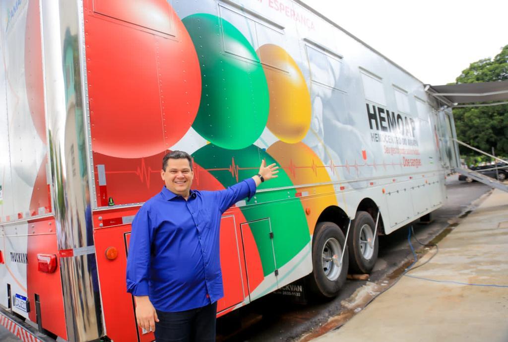 Davi e Clécio entregam primeira carreta-reboque para coleta itinerante de sangue e medula óssea no Amapá