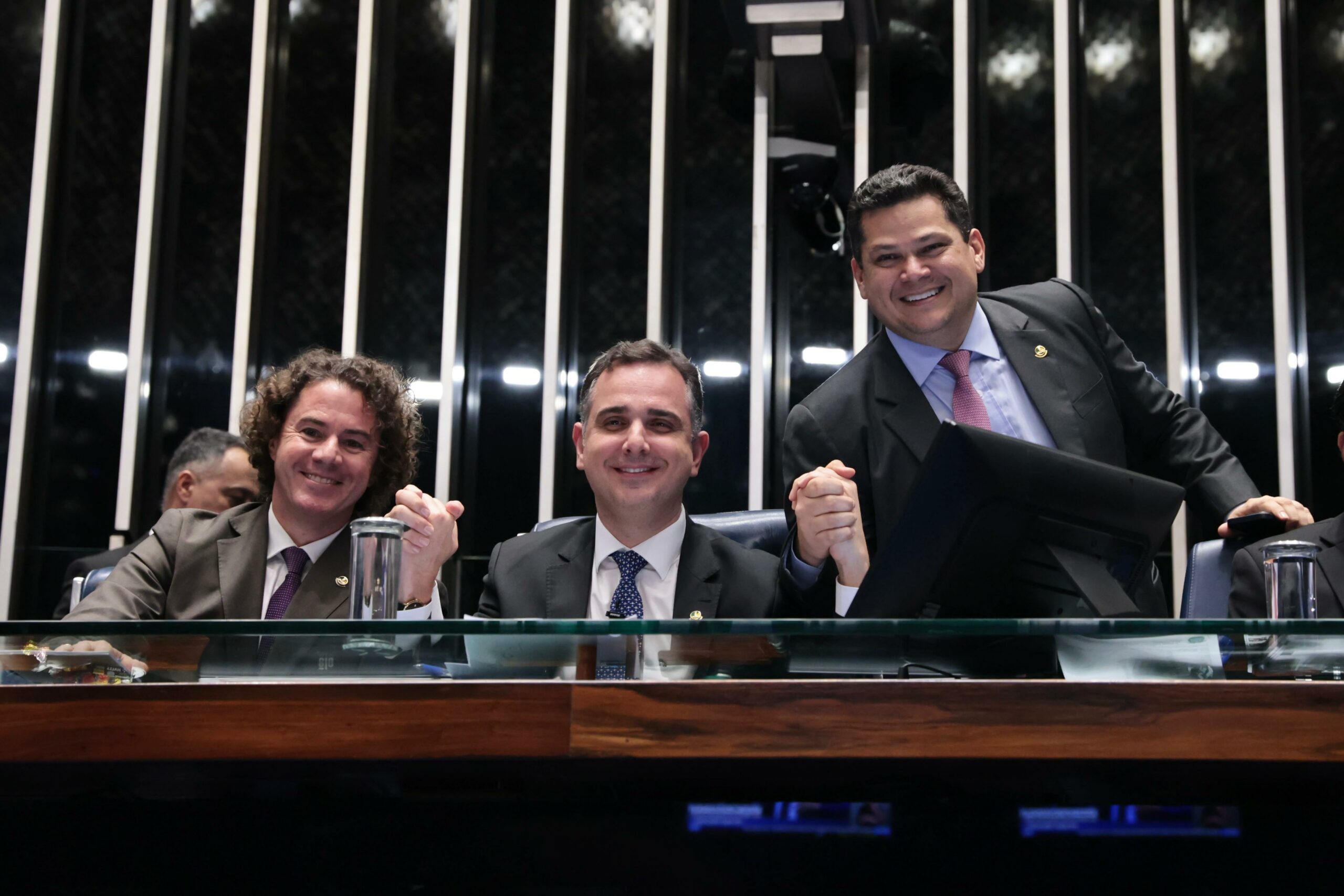 Em votação histórica, aprovamos no plenário do Senado Federal a reforma tributária