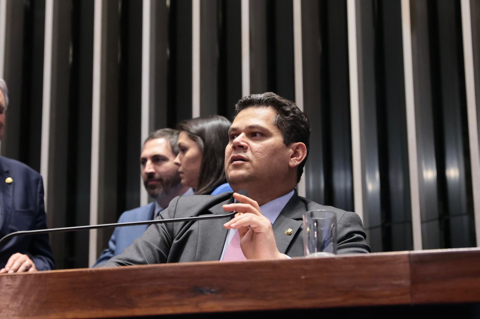 Alcolumbre garante inclusão de emenda à Reforma Tributária contemplando o Amapá no Fundo da Amazônia Ocidental