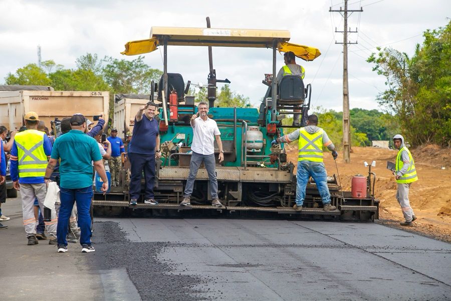 Davi e Clécio entregam mais de 65 quilômetros de pavimentação na Rodovia AP-070