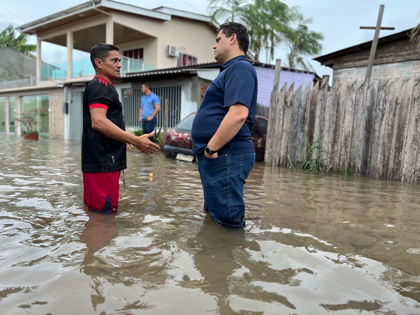 Senador discute plano de trabalho entre Governo do Amapá e Defesa Civil nacional para ampliar auxílio às famílias atingidas por alagamentos em Macapá