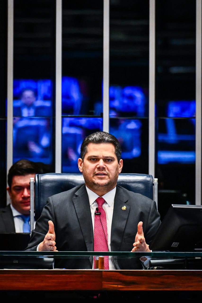 Alcolumbre destaca esforço conjunto do Legislativo para aprovar isenção do IR para quem ganha até R$ 5 mil mensais