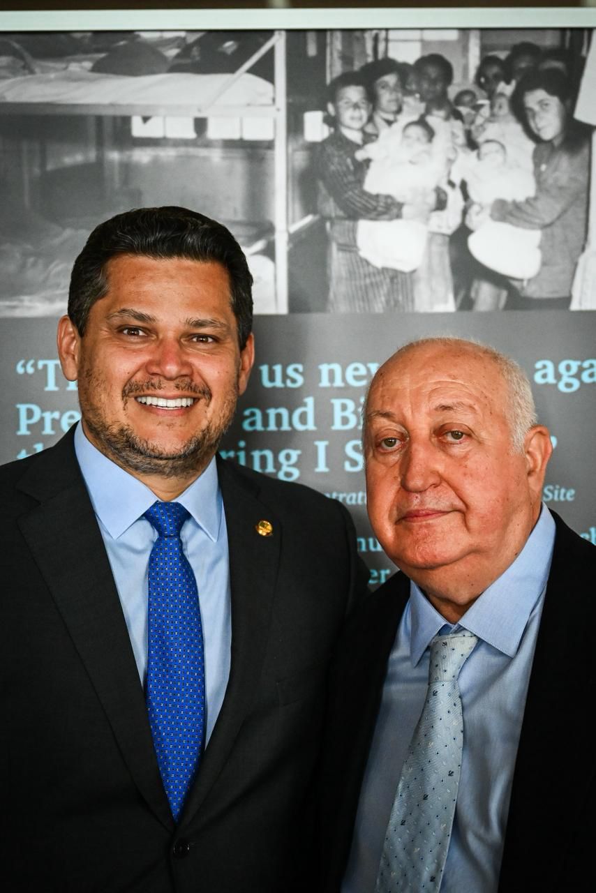 Presidente Davi Alcolumbre abre exposição sobre sobreviventes do Holocausto e destaca dever de memória no Congresso Nacional
