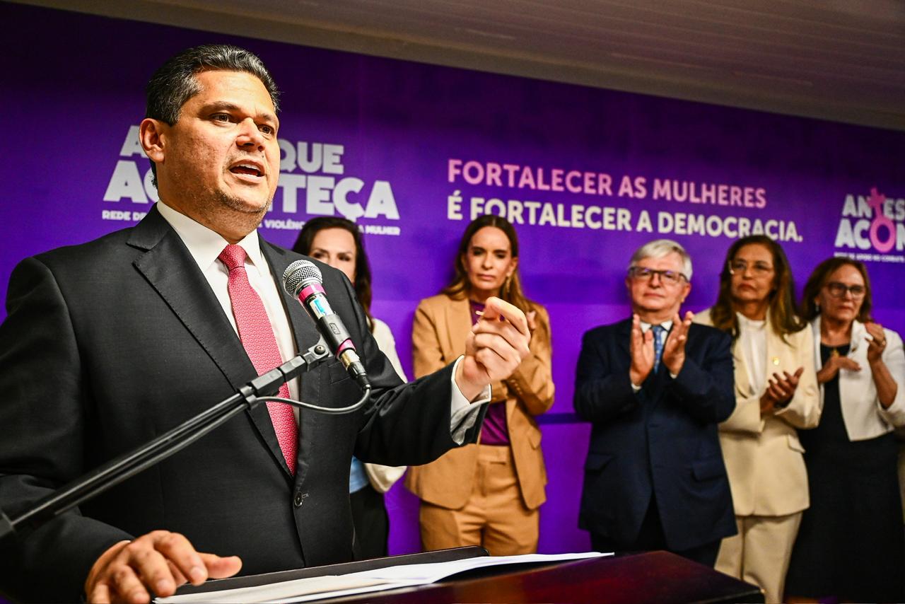 Davi Alcolumbre inaugura primeira Sala Lilás do mundo instalada dentro de um Parlamento