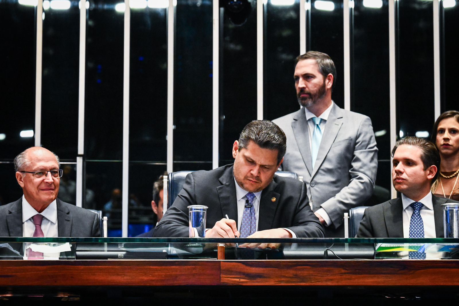 Davi Alcolumbre promulga acordo entre Mercosul e União Europeia no Congresso Nacional