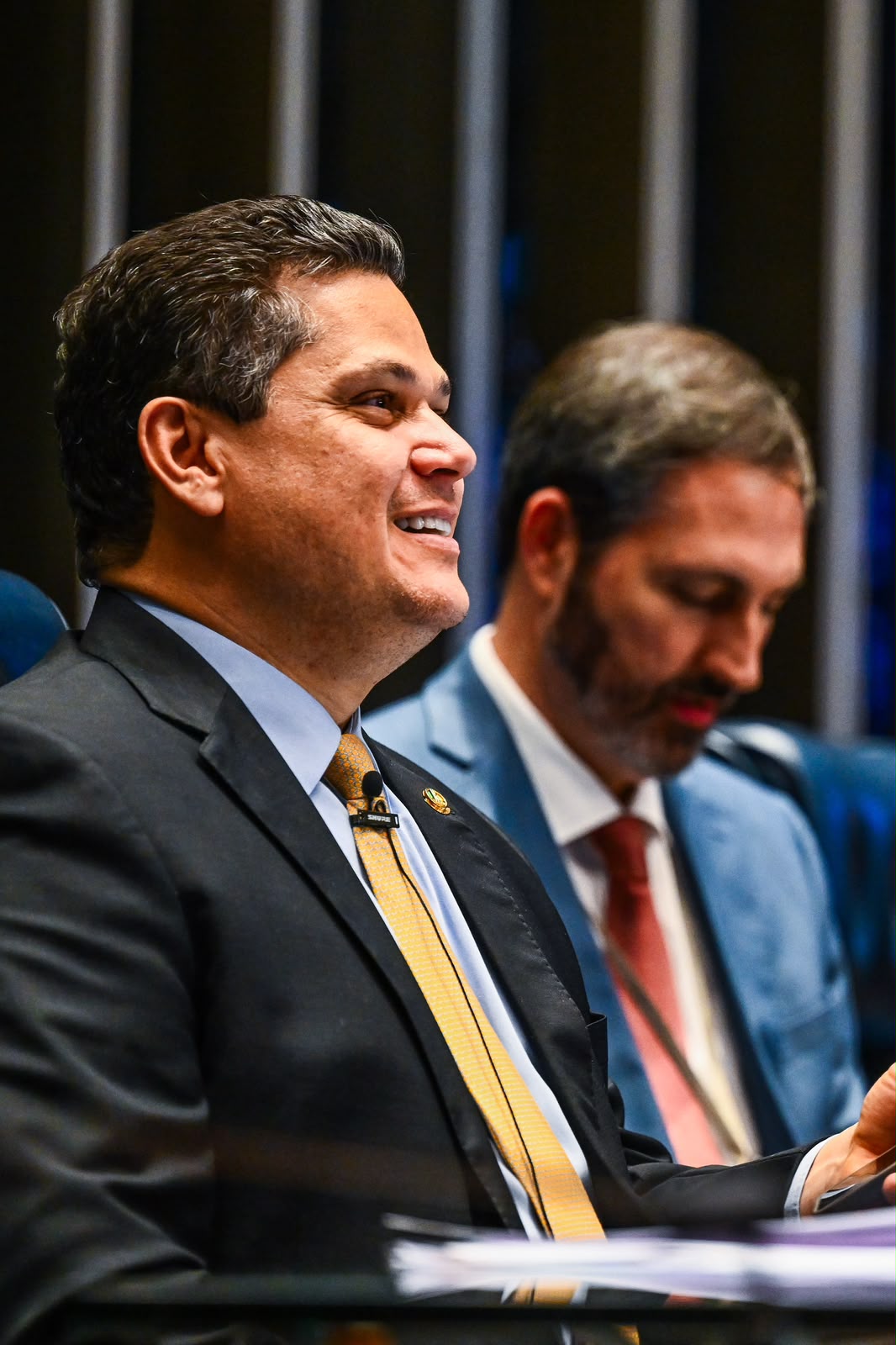 Davi Alcolumbre conduz aprovação de aposentadoria diferenciada para agentes de saúde e da MP do Frete no Senado