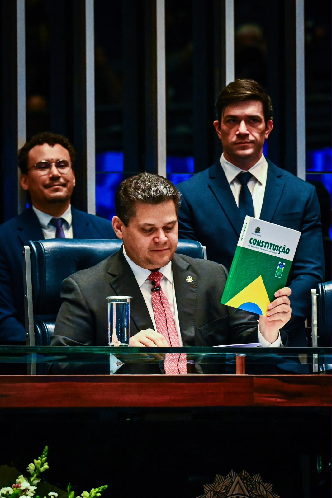 Davi promulga duas emendas históricas: fim da escala 6×1 e aposentadoria especial dos agentes de saúde